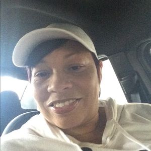 Meet your Posher, Evette